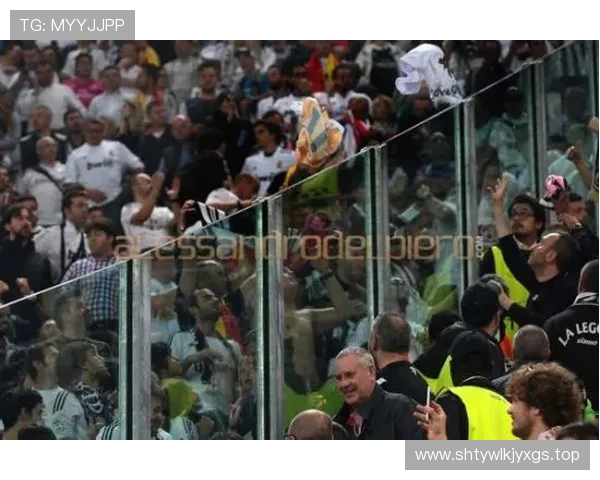 十五载童心同行，奥格斯堡手绘海报温暖致敬小球迷